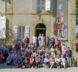 Club Vosgien de Cernay dans la cour du Château de Foix.Photo: Yves Crozelon