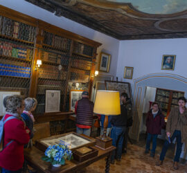 La bibliothèque du Château de Bazoches-du-Morvan. Photo: Yves Crozelon