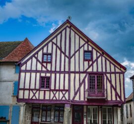 Bourgogne médiévale. maison à colombage à Nolay. Photo: Yves Crozelon