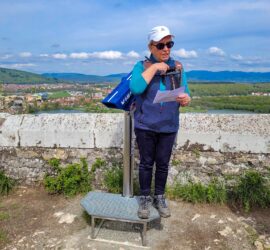 Gaby, la guide de la journée au Fort de la Miotte retraçant l'historique du lieu. 30-04-2023 Photo: Christian Schott