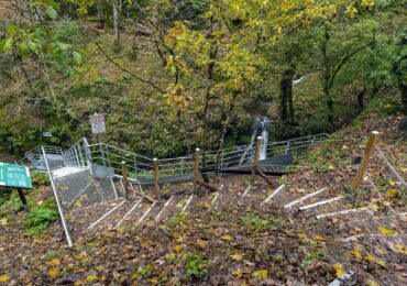 La nouvelle passerelle et le nouvel escalier réalisés au droit de la cascade principale de l’Erzenbach ont été remis en service depuis le 13 juillet 2023 Photo: Yves Crozelon